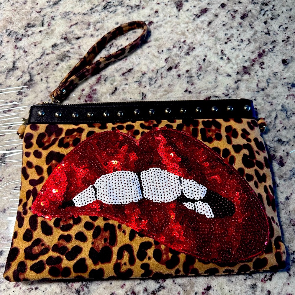 Leopard Biting Lip Clutch Wristlet
